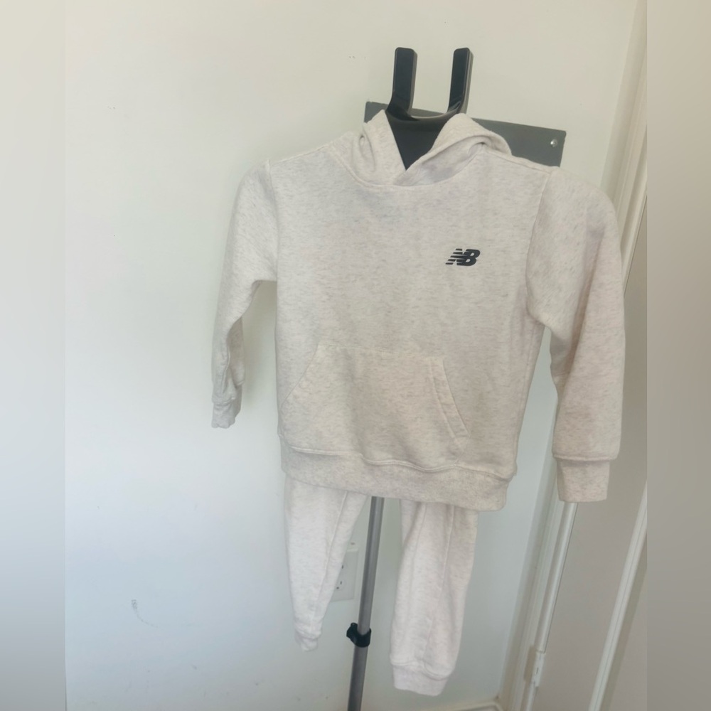 New Balance Light Gray Tracksuit SZ 7